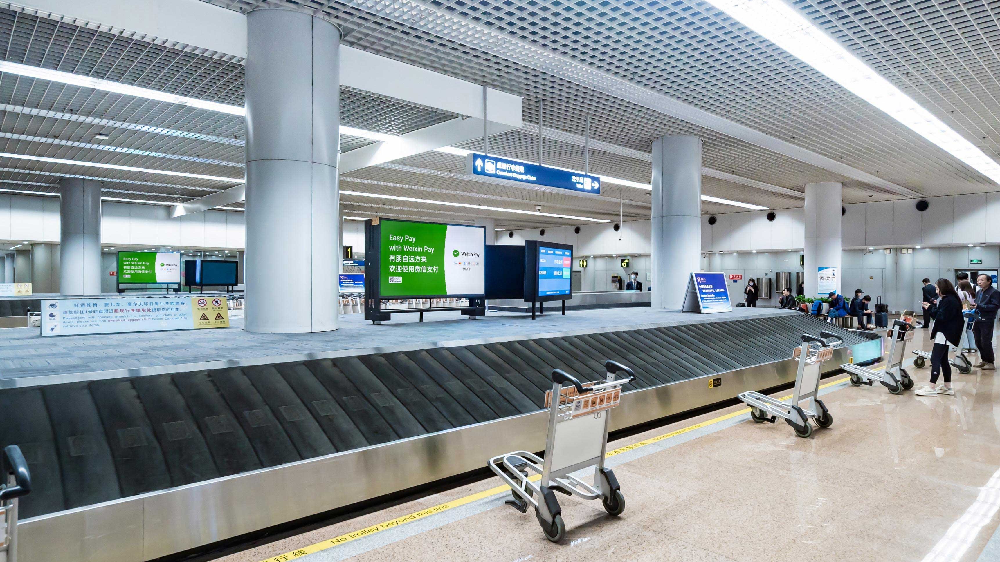 北京首都国际机场T2国际行李提取厅LCD广告